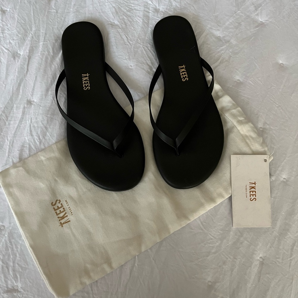 TKEES BLACK flip flops